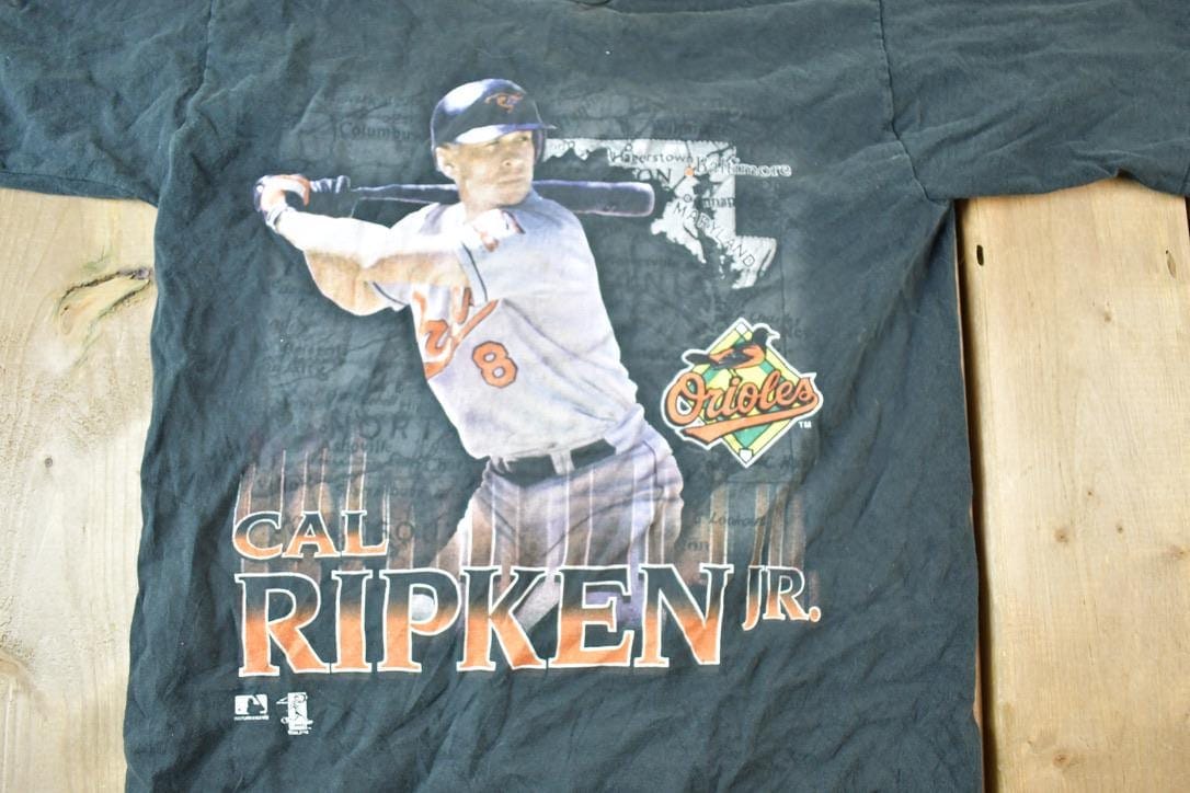 MLB Clothing > Gender Neutral Adult Clothing > Tops & Tees > T Shirts Vintage 1990s Cal Ripken Jr MLB Graphic T-Shirt Youth S