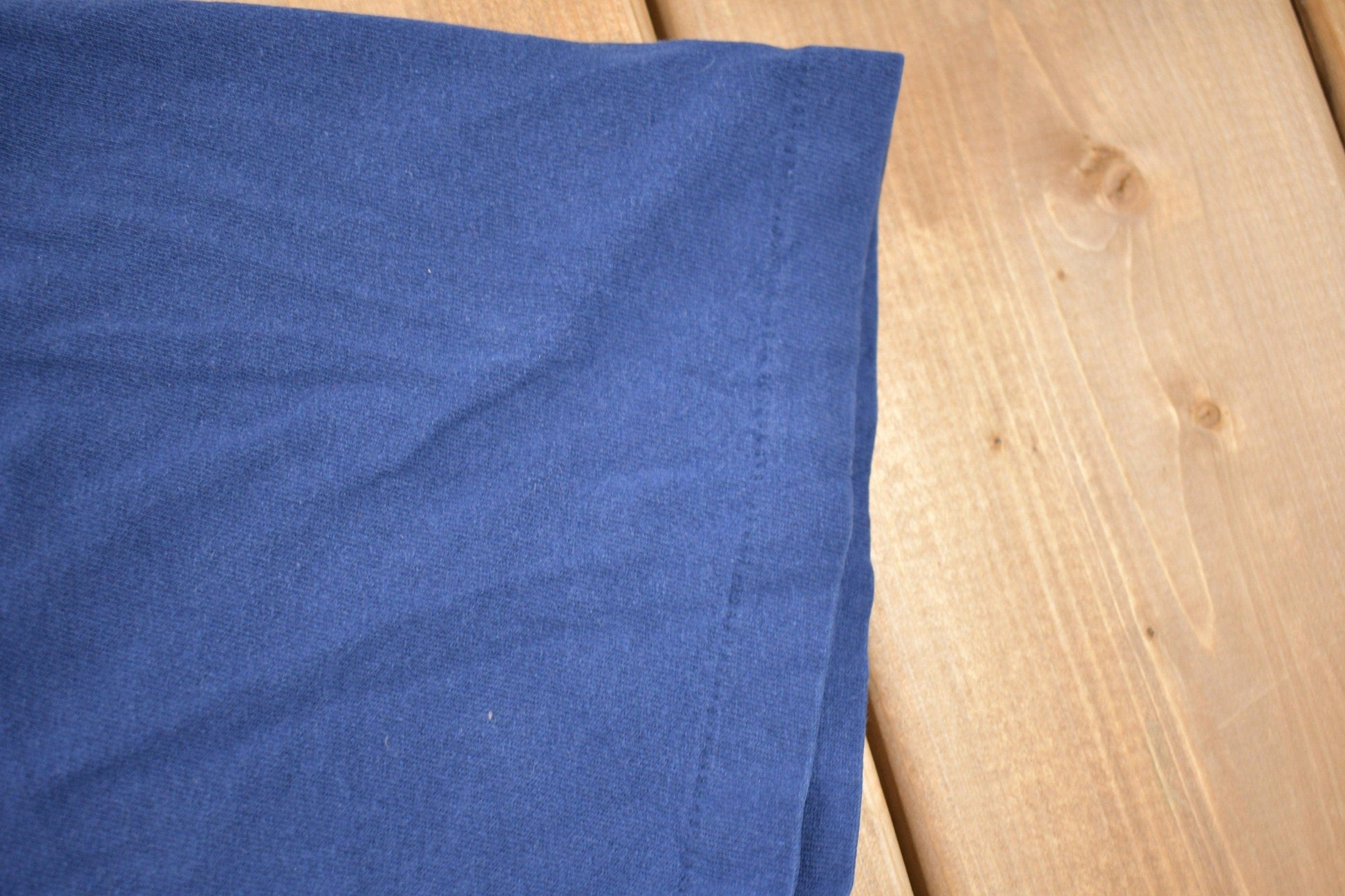 MLB Clothing > Gender Neutral Adult Clothing > Tops & Tees > T Shirts Vintage 1990s Chicago Bears MLB Graphic T-Shirt Men's XL