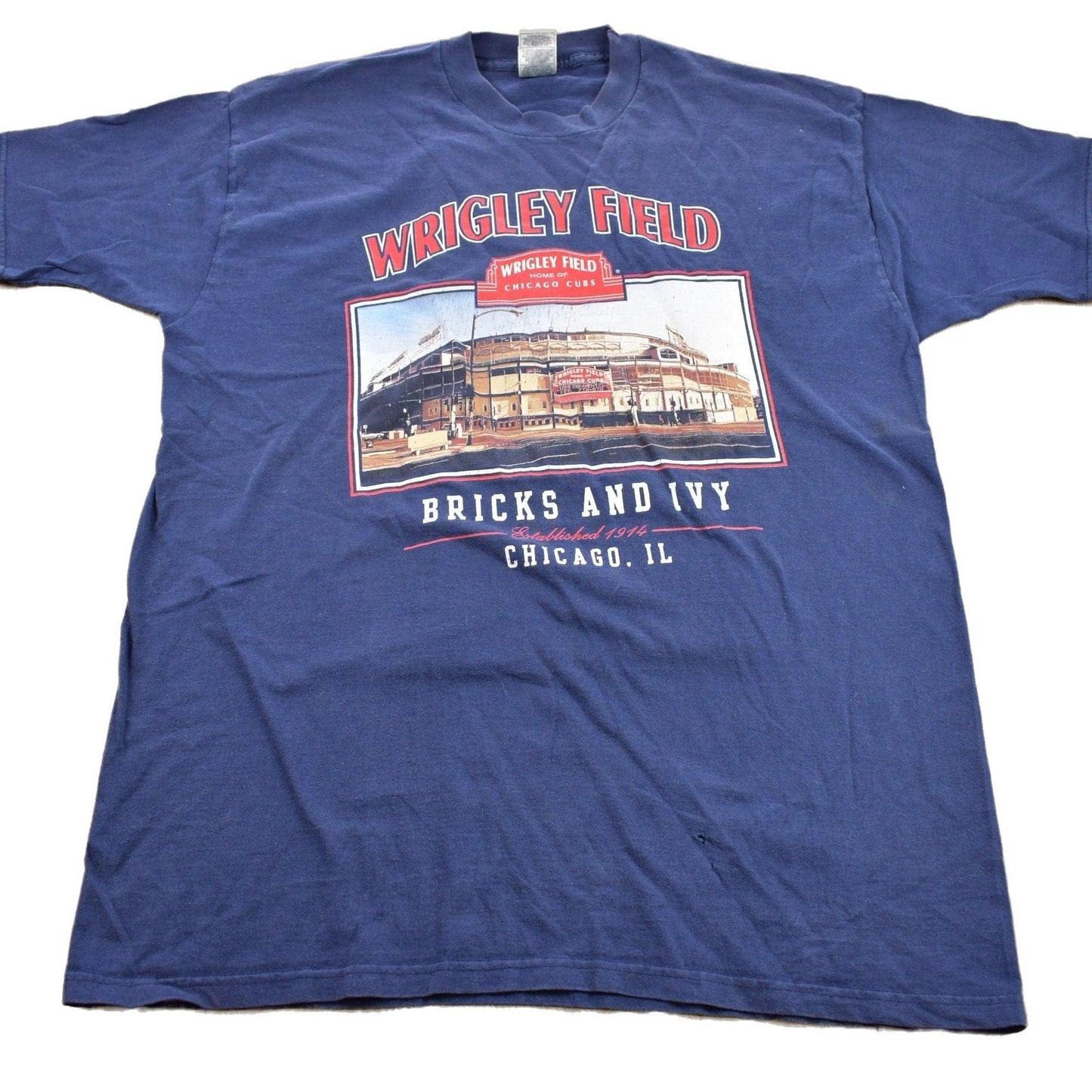 MLB Clothing > Gender Neutral Adult Clothing > Tops & Tees > T Shirts Vintage 1990s Chicago Cubs MLB Wrigley Field Graphic T-Shirt Men's 2XL