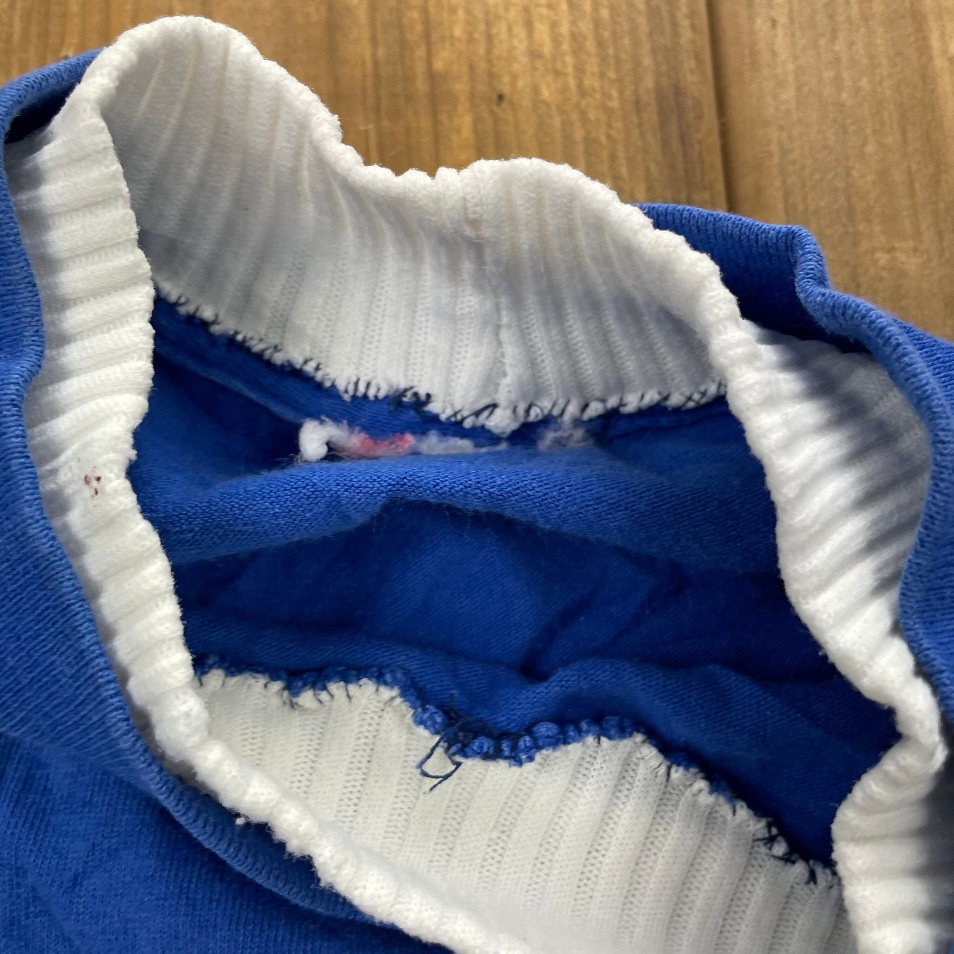 MLB Clothing > Gender Neutral Adult Clothing > Tops & Tees > T Shirts Vintage 1990s Chicago Cubs Sports Ringer T-Shirt Men's Medium