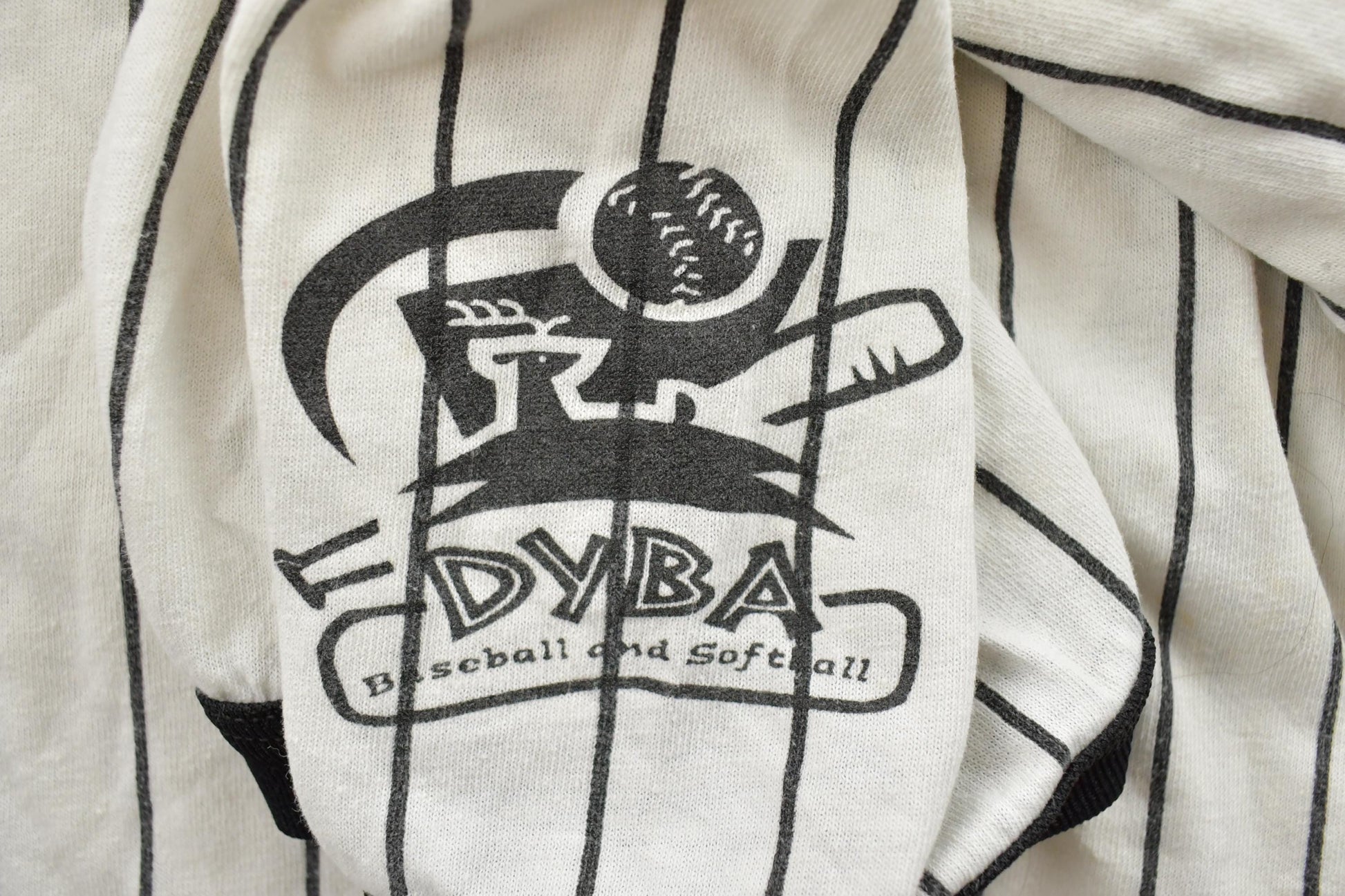 MLB Clothing > Gender Neutral Adult Clothing > Tops & Tees > T Shirts Vintage 1990s Chicago White Sox Striped MLB Baseball Majestic Graphic T-Shirt Men's Medium