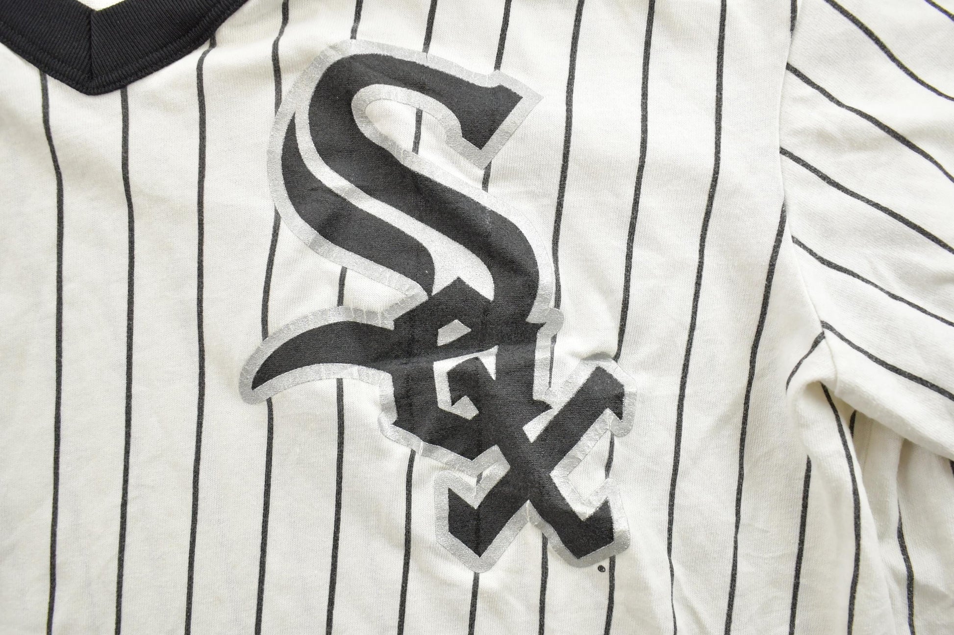 MLB Clothing > Gender Neutral Adult Clothing > Tops & Tees > T Shirts Vintage 1990s Chicago White Sox Striped MLB Baseball Majestic Graphic T-Shirt Men's Medium