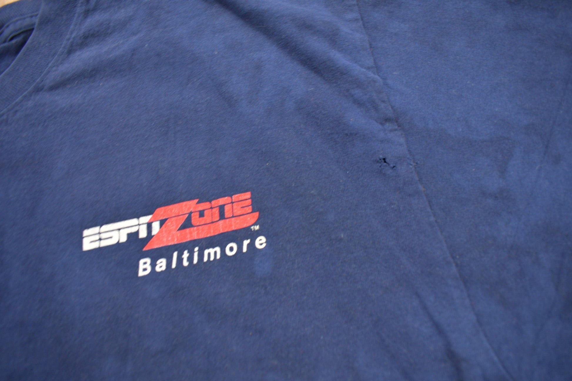 MLB Clothing > Gender Neutral Adult Clothing > Tops & Tees > T Shirts Vintage 1990s ESPN Zone Baltimore Home Made Baseball Graphic T-Shirt Men's XL