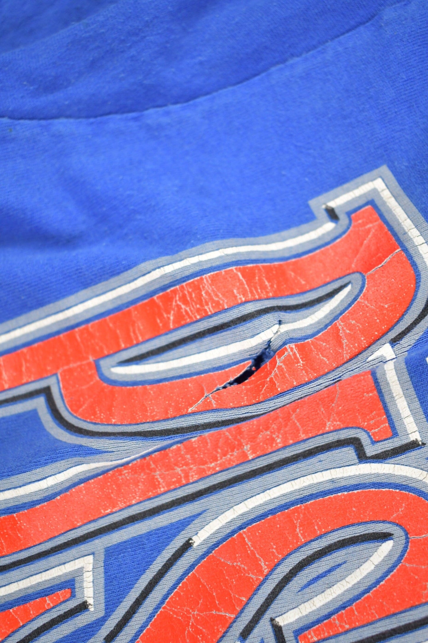 NBA Clothing > Gender Neutral Adult Clothing > Tops & Tees > T Shirts Vintage 1990s Detroit Pistons NBA Graphic T-Shirt / Made In USA / Single Stitch / NBA Basketball