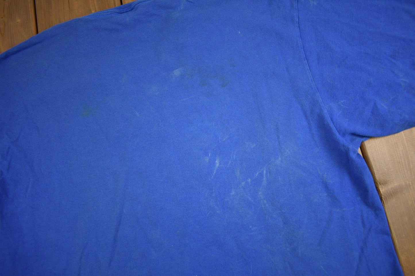 NBA Clothing > Gender Neutral Adult Clothing > Tops & Tees > T Shirts Vintage 1990s Detroit Pistons NBA Graphic T-Shirt / Made In USA / Single Stitch / NBA Basketball