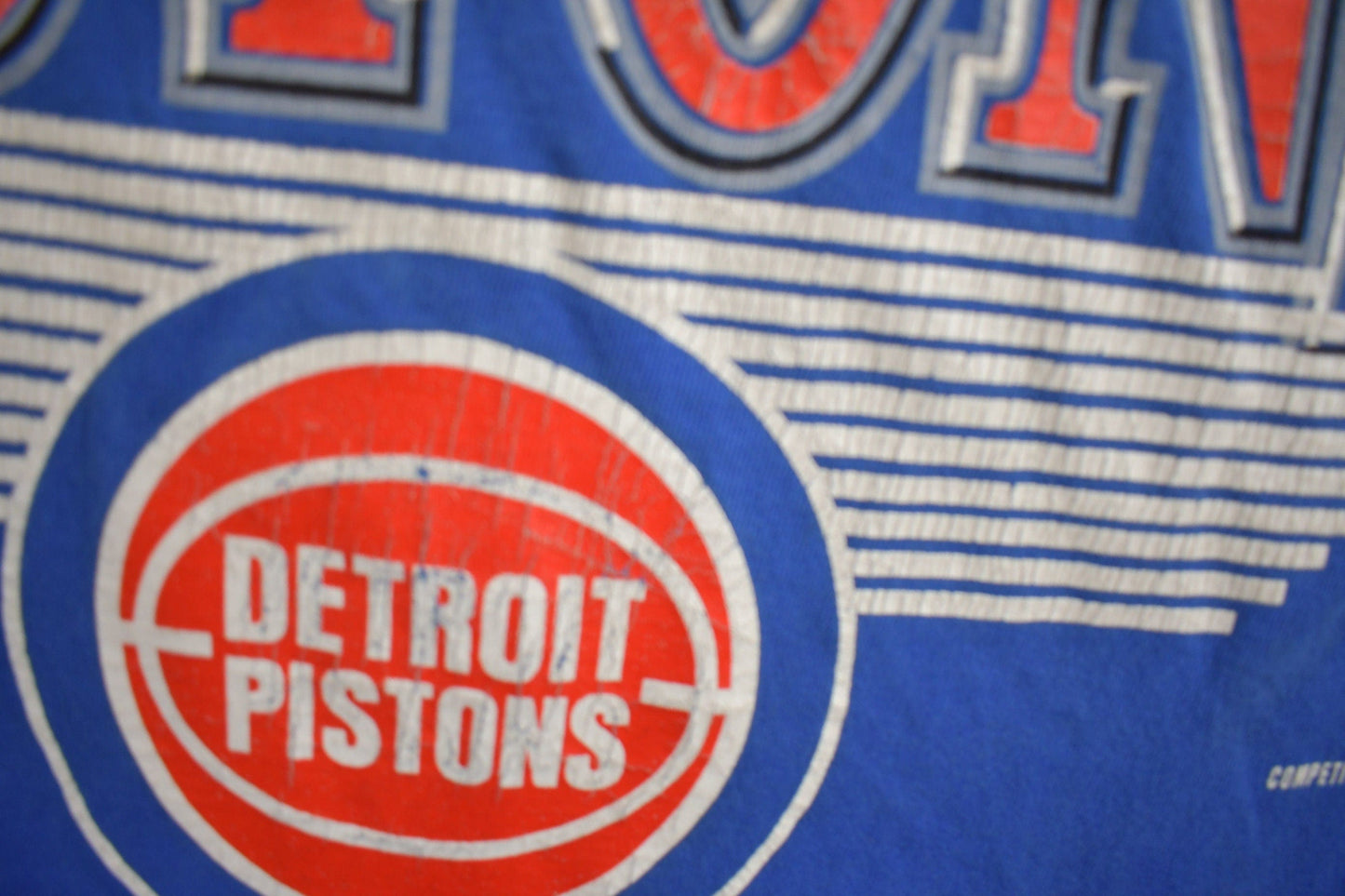 NBA Clothing > Gender Neutral Adult Clothing > Tops & Tees > T Shirts Vintage 1990s Detroit Pistons NBA Graphic T-Shirt / Made In USA / Single Stitch / NBA Basketball