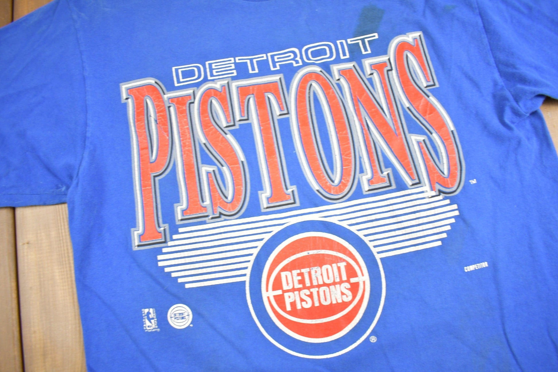 NBA Clothing > Gender Neutral Adult Clothing > Tops & Tees > T Shirts Vintage 1990s Detroit Pistons NBA Graphic T-Shirt / Made In USA / Single Stitch / NBA Basketball