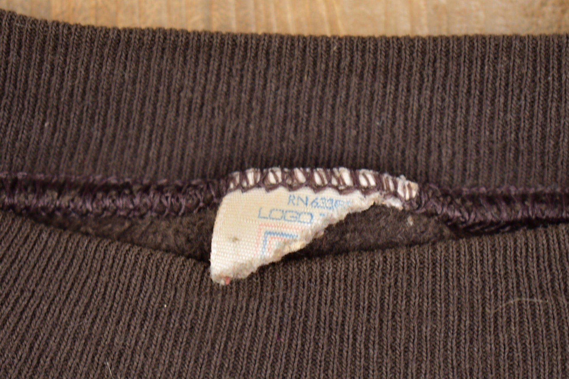 NFL Clothing > Gender Neutral Adult Clothing > Hoodies & Sweatshirts > Sweatshirts Vintage 1990s Cleveland Browns NFL Crewneck Sweatshirt Men's XL