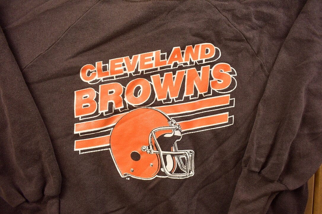 NFL Clothing > Gender Neutral Adult Clothing > Hoodies & Sweatshirts > Sweatshirts Vintage 1990s Cleveland Browns NFL Crewneck Sweatshirt Men's XL