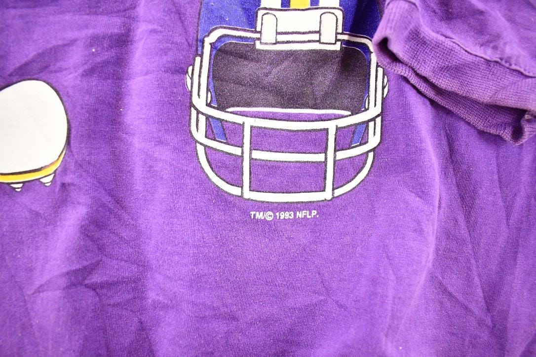 NFL Clothing > Gender Neutral Adult Clothing > Hoodies & Sweatshirts > Sweatshirts Vintage 1993 Vikings Bugs Bunny Marvin The Martian NFL Cartoon Crewneck Sweatshirt Men's S