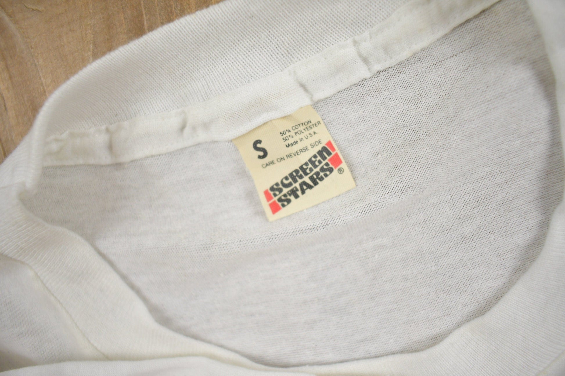 NFL Clothing > Gender Neutral Adult Clothing > Tops & Tees > T Shirts Vintage 1986 Chicago Bears NFL Super Bowl Graphic t Shirt Men's Small