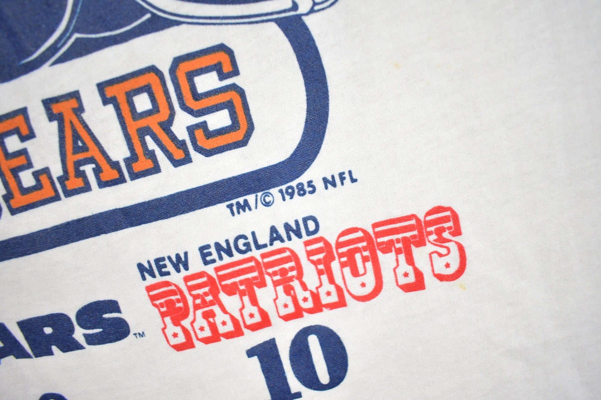 NFL Clothing > Gender Neutral Adult Clothing > Tops & Tees > T Shirts Vintage 1986 Chicago Bears NFL Super Bowl Graphic t Shirt Men's Small