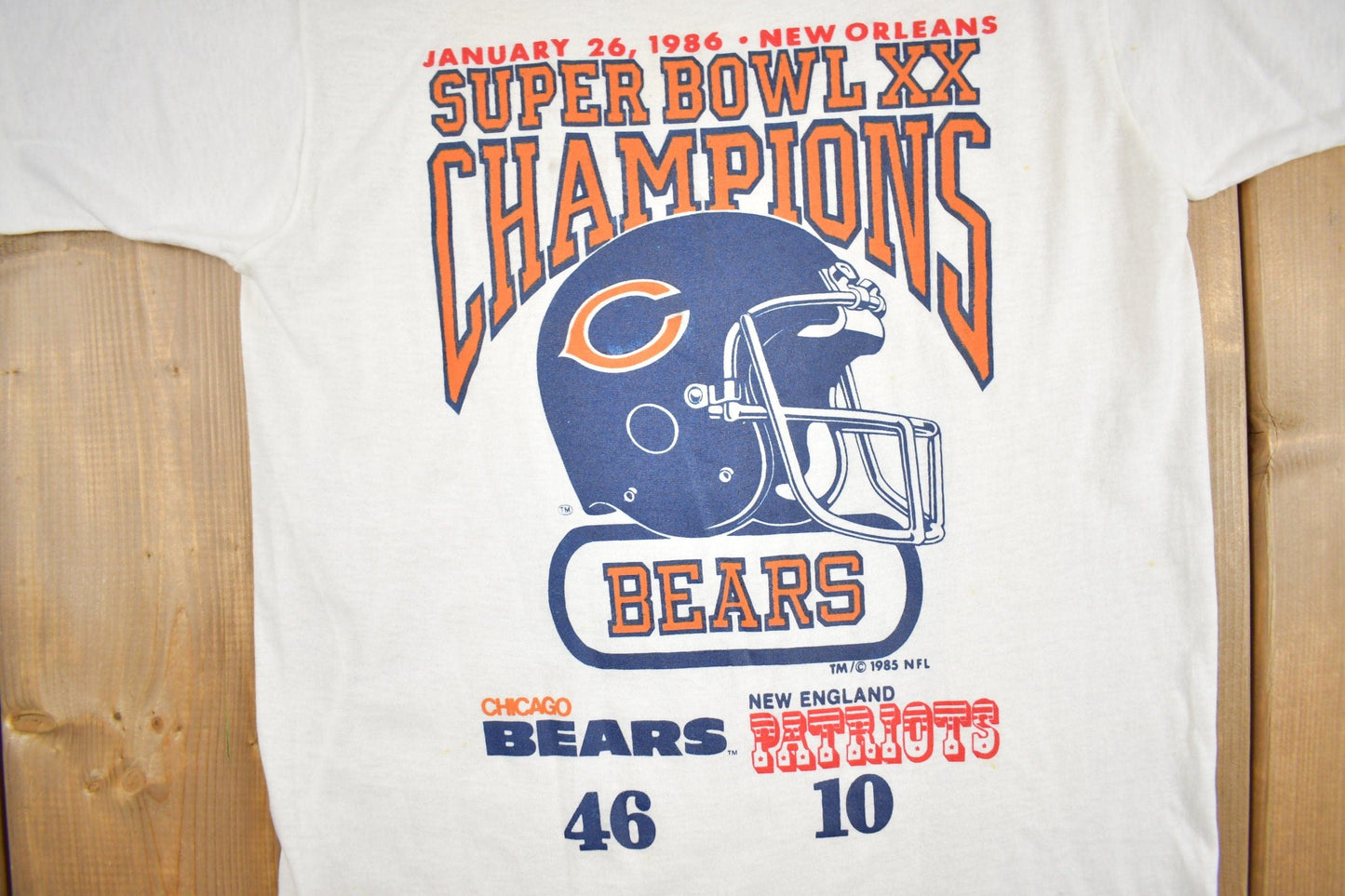 NFL Clothing > Gender Neutral Adult Clothing > Tops & Tees > T Shirts Vintage 1986 Chicago Bears NFL Super Bowl Graphic t Shirt Men's Small