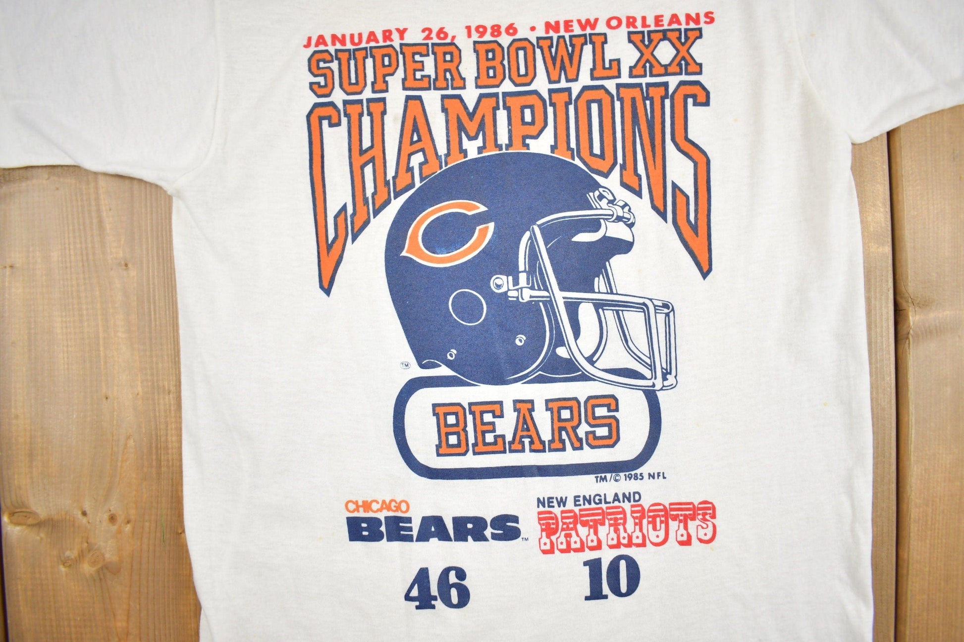 NFL Clothing > Gender Neutral Adult Clothing > Tops & Tees > T Shirts Vintage 1986 Chicago Bears NFL Super Bowl Graphic t Shirt Men's Small