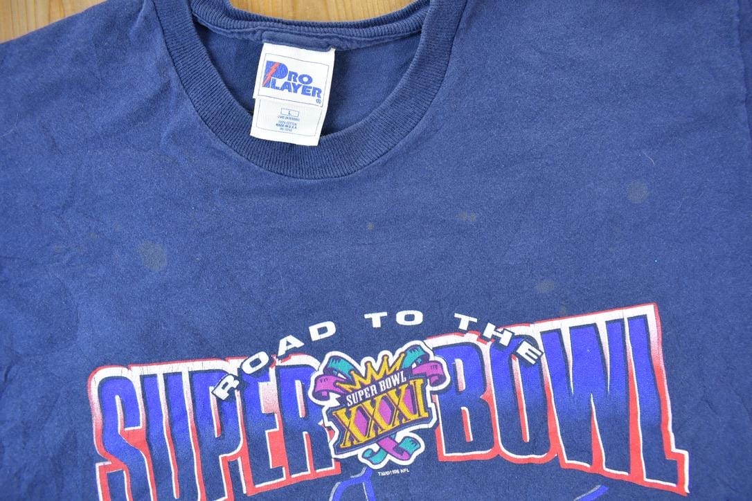 NFL Clothing > Gender Neutral Adult Clothing > Tops & Tees > T Shirts Vintage 1990a New England Patriots Pro Player Sportswear Graphic T-shirt Men's Large