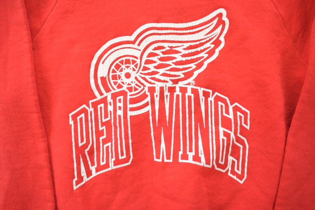 NHL Clothing > Gender Neutral Adult Clothing > Hoodies & Sweatshirts > Sweatshirts Vintage 1990s Detroit Red Wings Kids Crewneck Sweatshirt Men's Small