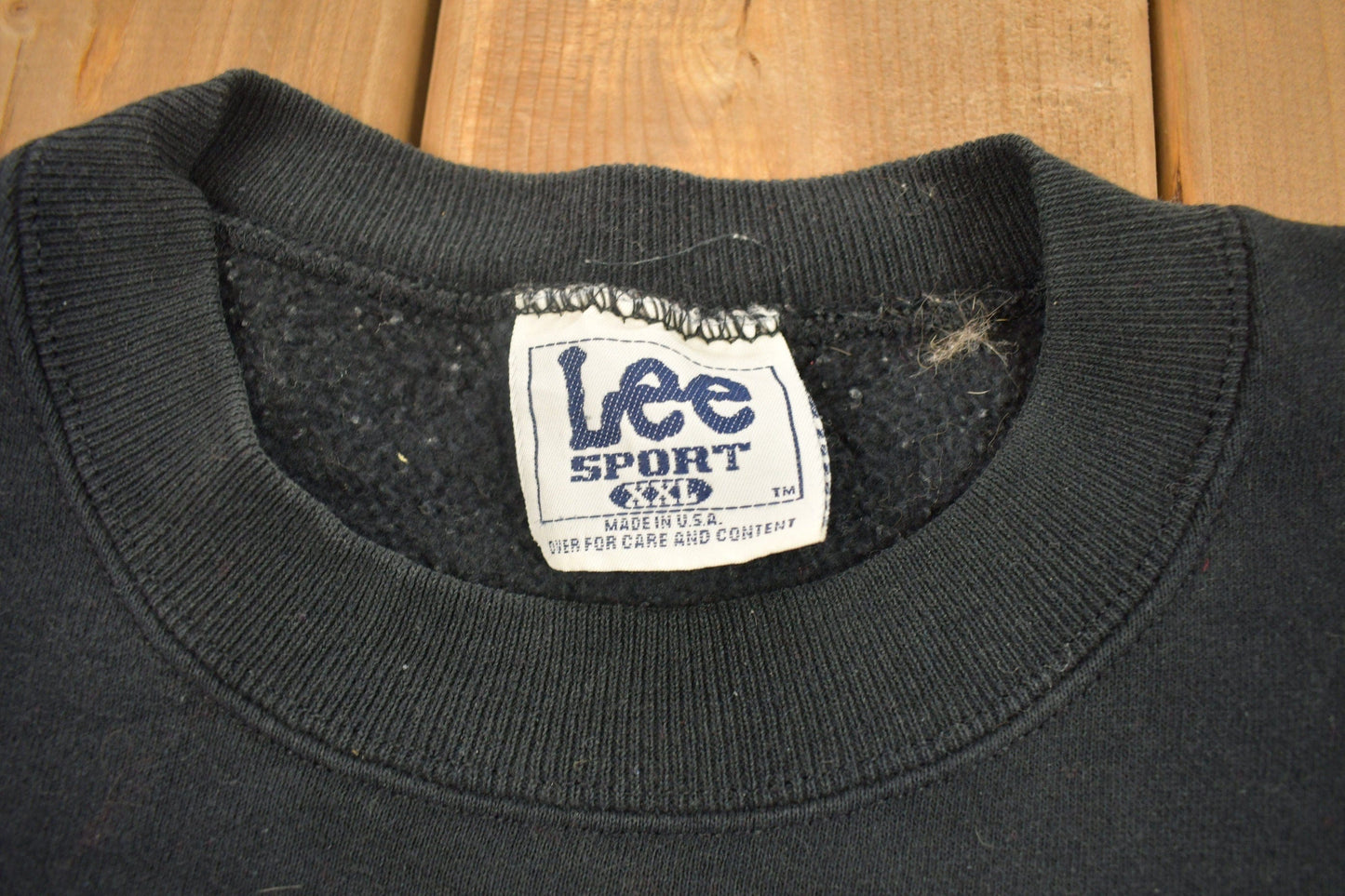 NHL Clothing > Gender Neutral Adult Clothing > Hoodies & Sweatshirts > Sweatshirts Vintage 1990s Pittsburgh Penguins NHL Crewneck Sweatshirt Men's 2XL