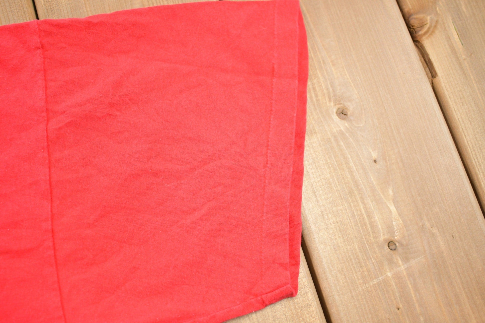 NHL Clothing > Gender Neutral Adult Clothing > Tops & Tees > T Shirts Vintage 1990s Detroit Red Wings NHL Graphic T-Shirt Men's 2XL