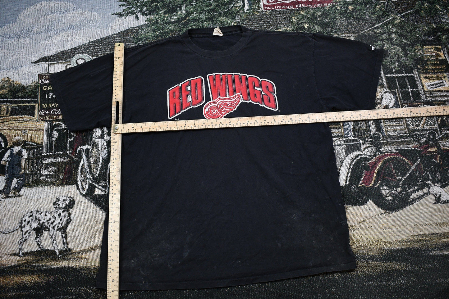 NHL Clothing > Gender Neutral Adult Clothing > Tops & Tees > T Shirts Vintage 1990s Detroit Red Wings NHL Graphic T Shirt Men's XL