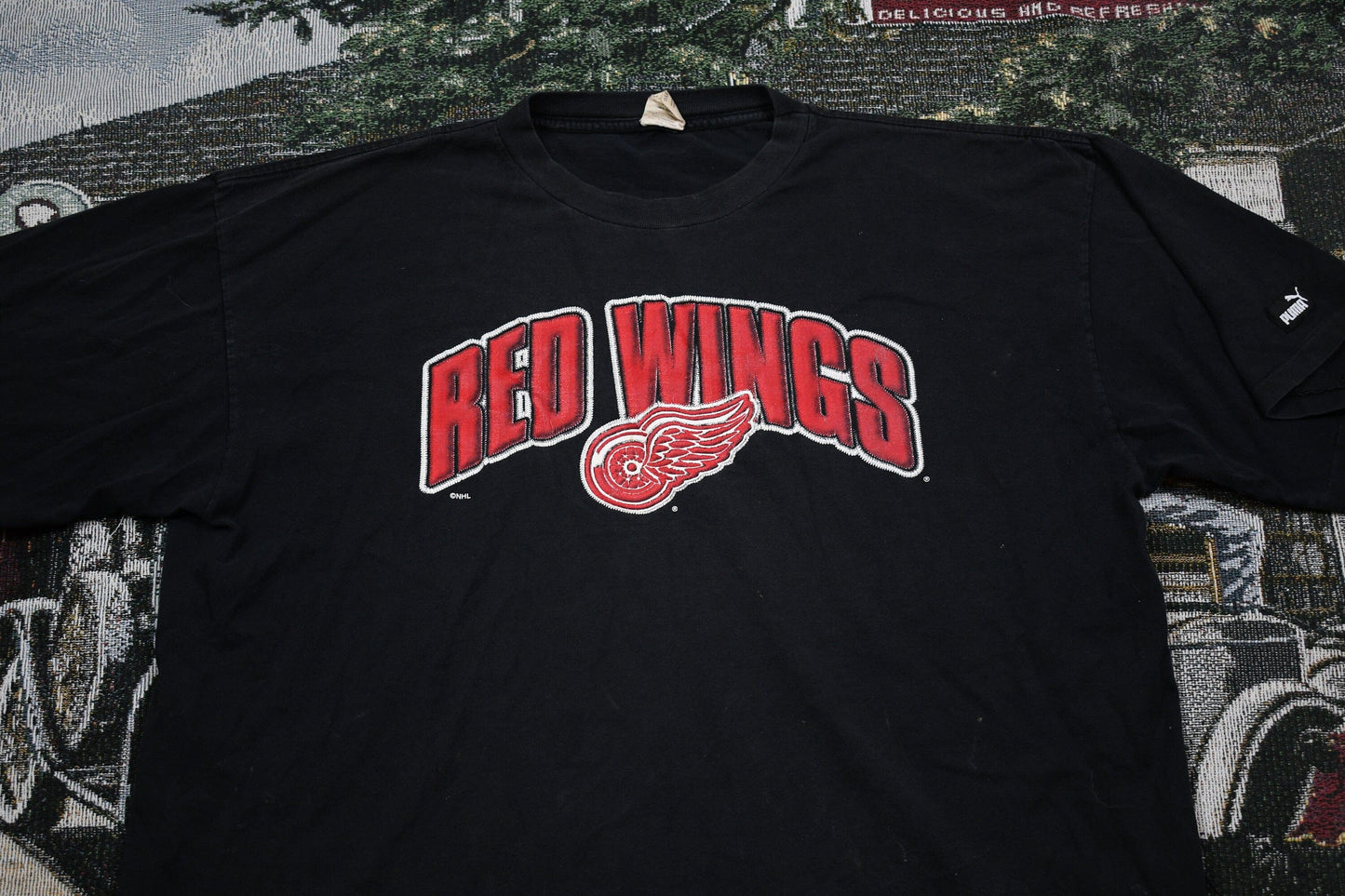 NHL Clothing > Gender Neutral Adult Clothing > Tops & Tees > T Shirts Vintage 1990s Detroit Red Wings NHL Graphic T Shirt Men's XL