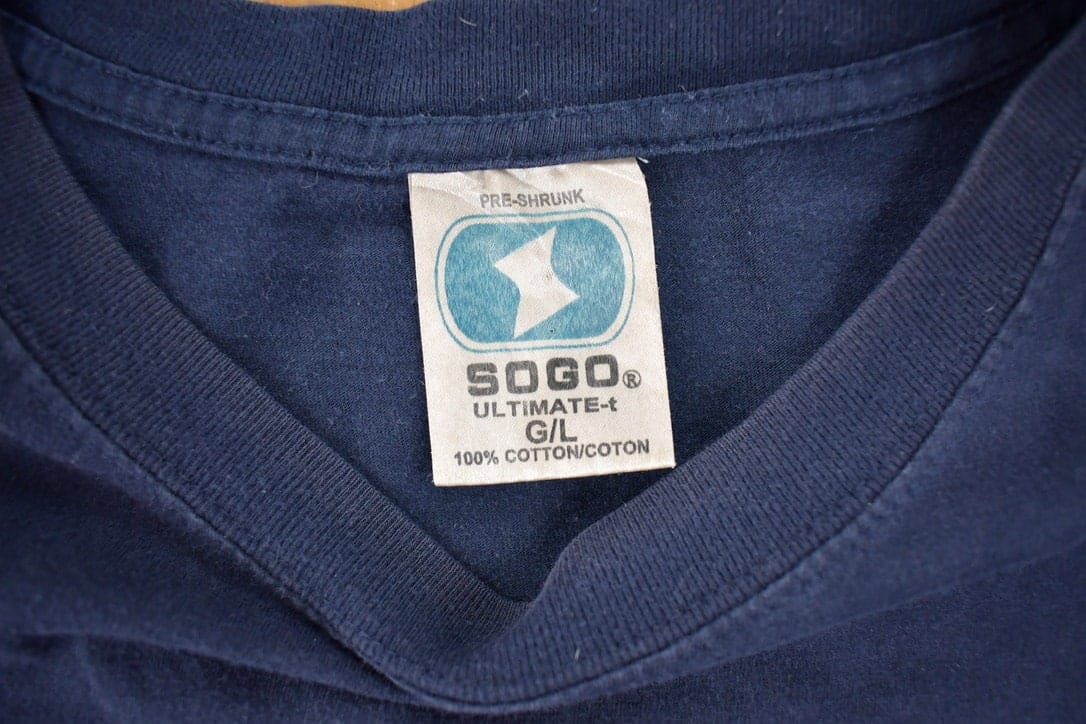 NHL Clothing > Gender Neutral Adult Clothing > Tops & Tees > T Shirts Vintage 1990s NHL Go Leafs Go Graphic T-Shirt Men's Large