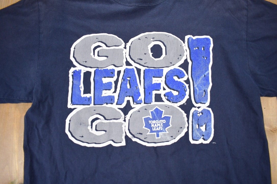 NHL Clothing > Gender Neutral Adult Clothing > Tops & Tees > T Shirts Vintage 1990s NHL Go Leafs Go Graphic T-Shirt Men's Large