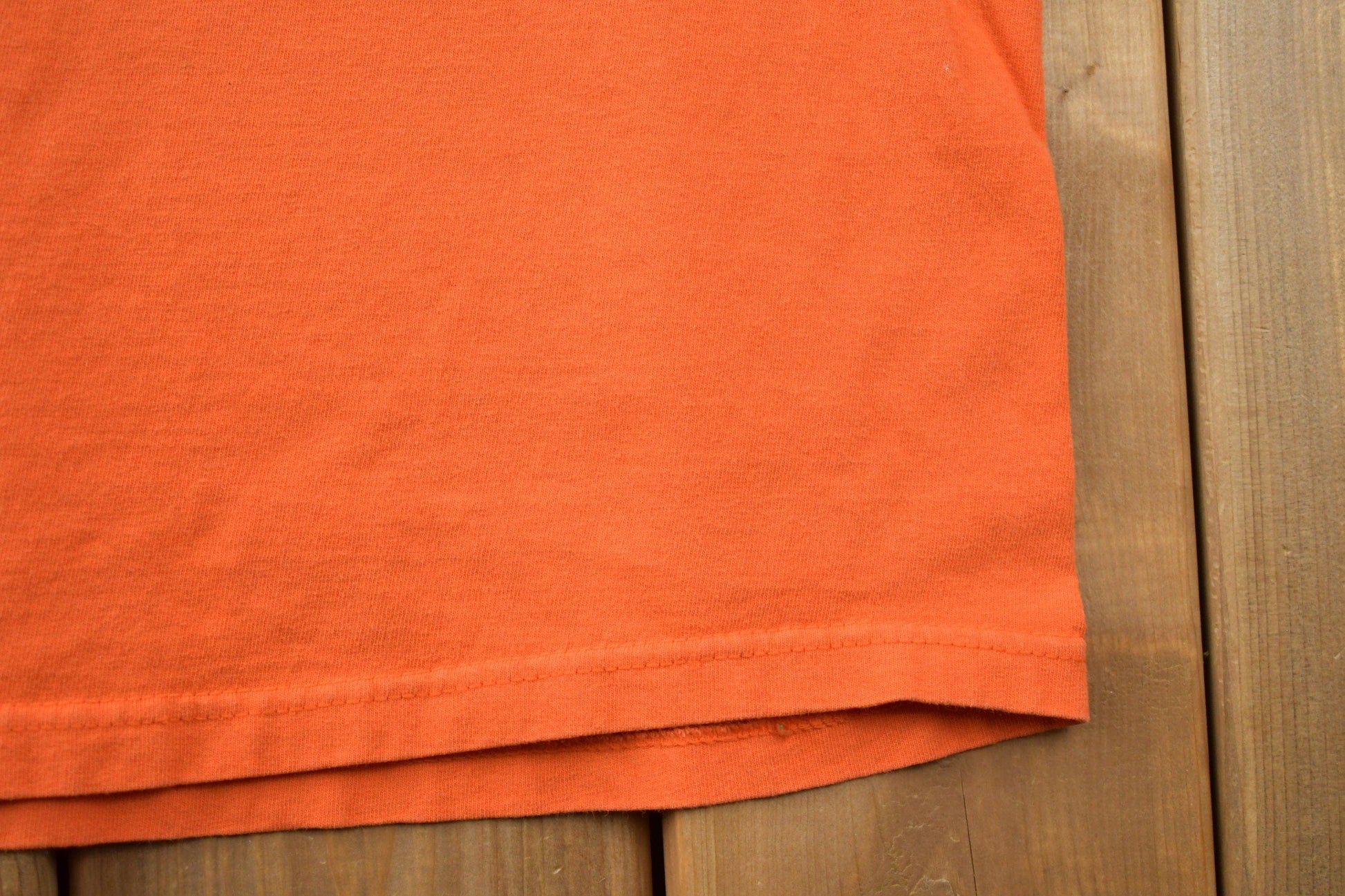 NHL Clothing > Gender Neutral Adult Clothing > Tops & Tees > T Shirts Vintage 1990s Philadelphia Flyers Lee Sports NHL Graphic T-Shirt Men's Large