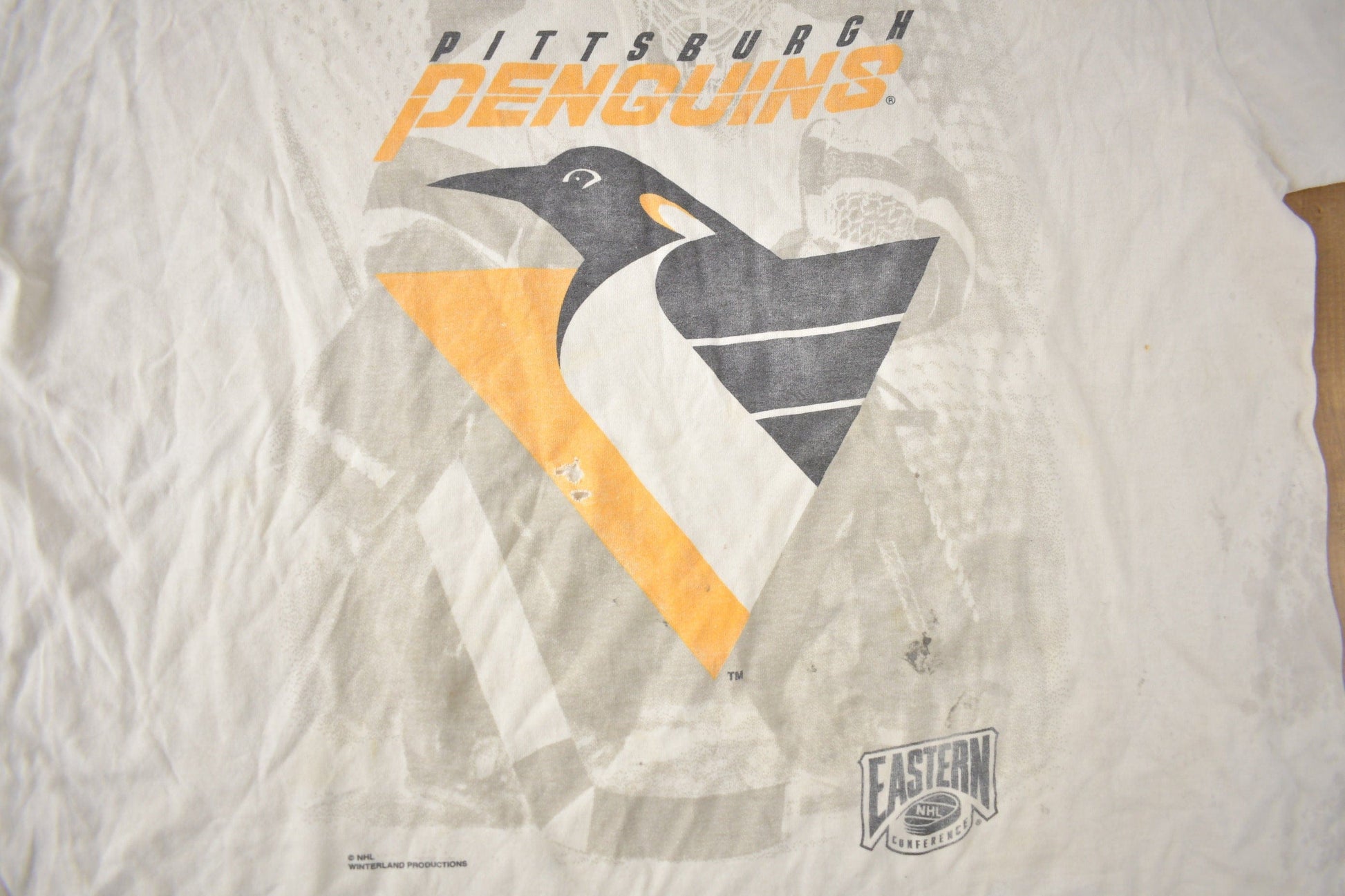 NHL Clothing > Gender Neutral Adult Clothing > Tops & Tees > T Shirts Vintage 1990s Pittsburgh Penguins NHL Hockey Graphic T-Shirt Size XL