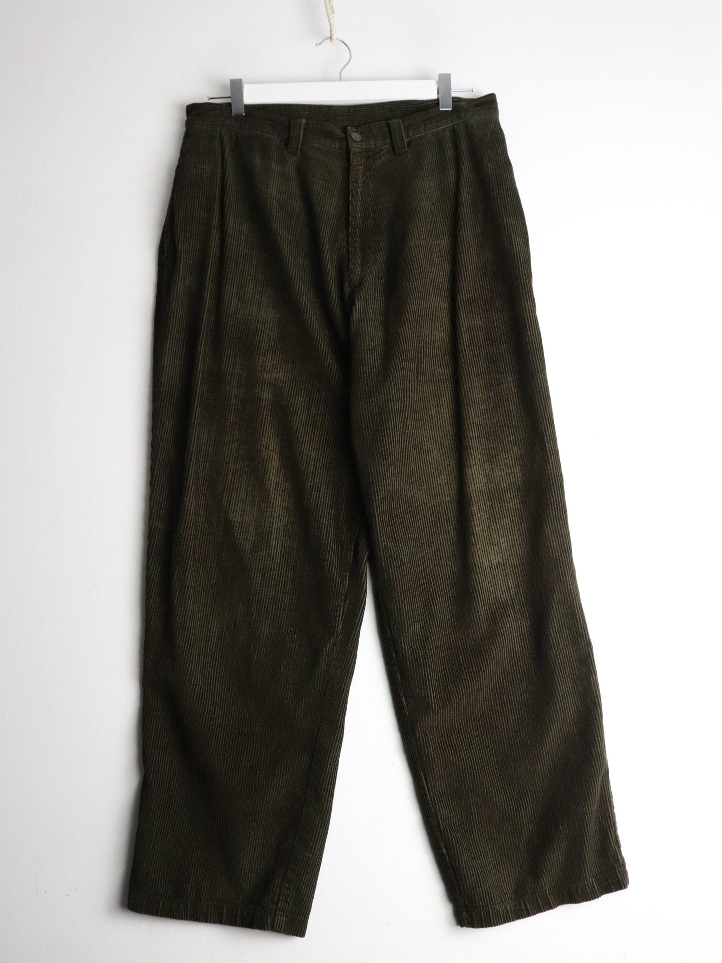 North Bay Pants Fits Mens 34 x 29 Green Corduroy from propervintagecanada
