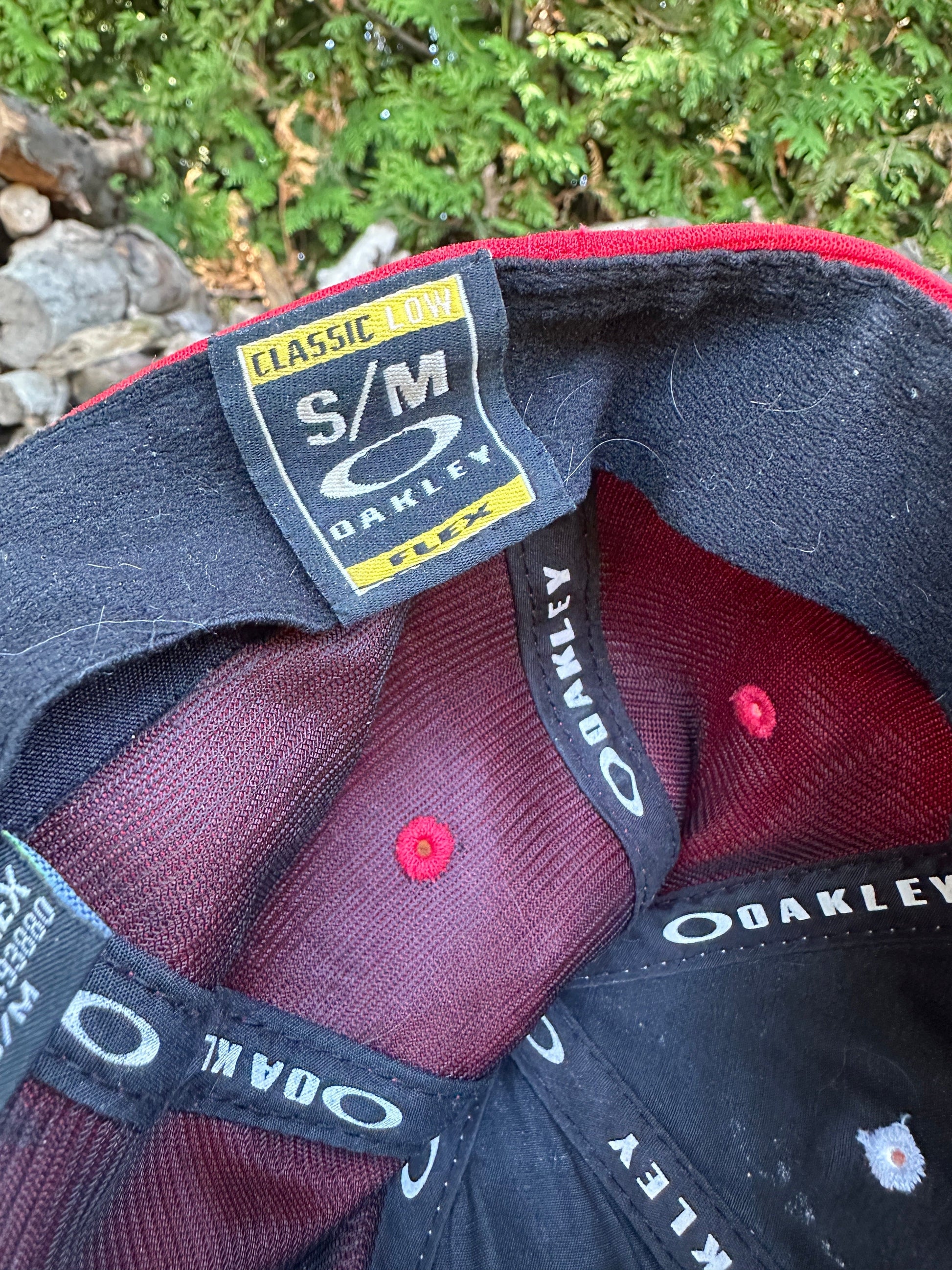 Oakley Hat Adult S/M Red Fitted from propervintagecanada