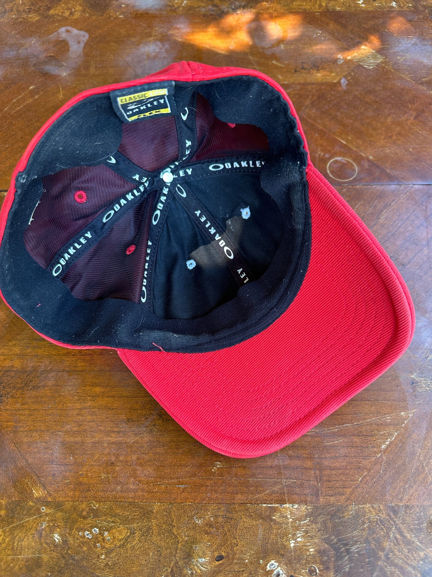 Oakley Hat Adult S/M Red Fitted from propervintagecanada