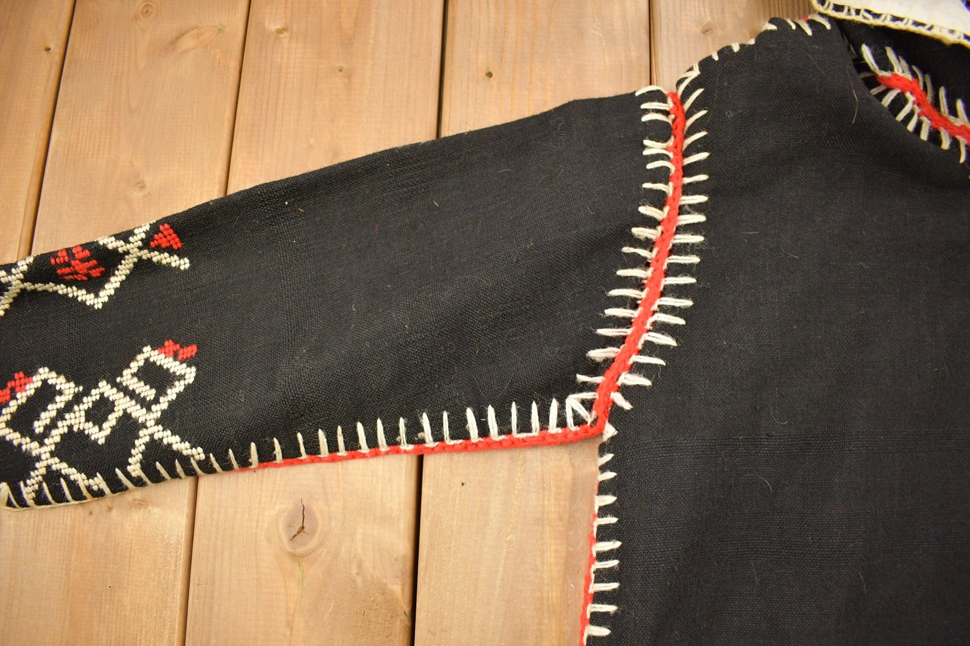 Other Clothing > Gender Neutral Adult Clothing > Hoodies & Sweatshirts > Sweatshirts Vintage 1940s Mexican Embroidered Souvenir Jacket Men's Large