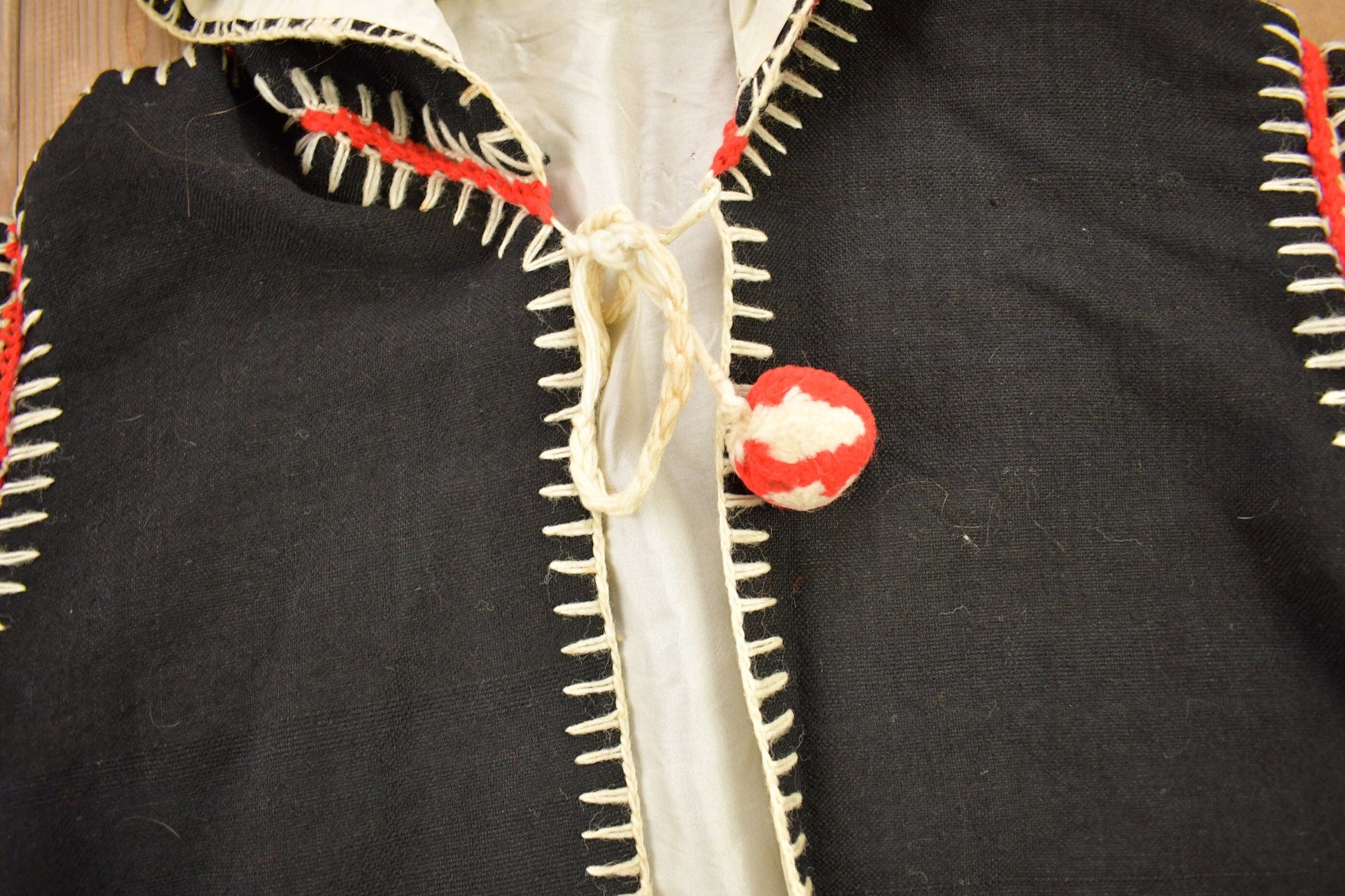 Other Clothing > Gender Neutral Adult Clothing > Hoodies & Sweatshirts > Sweatshirts Vintage 1940s Mexican Embroidered Souvenir Jacket Men's Large