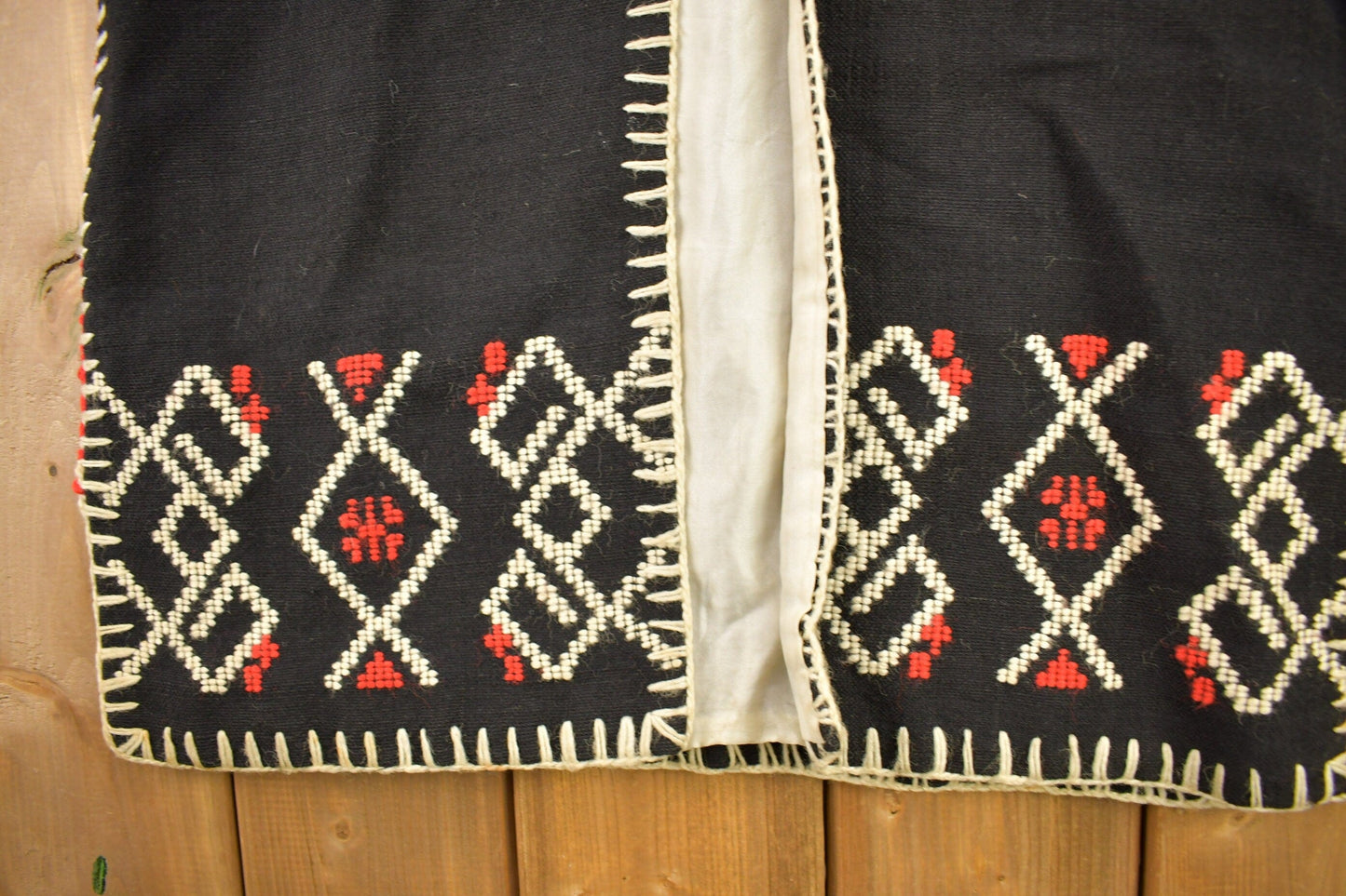 Other Clothing > Gender Neutral Adult Clothing > Hoodies & Sweatshirts > Sweatshirts Vintage 1940s Mexican Embroidered Souvenir Jacket Men's Large