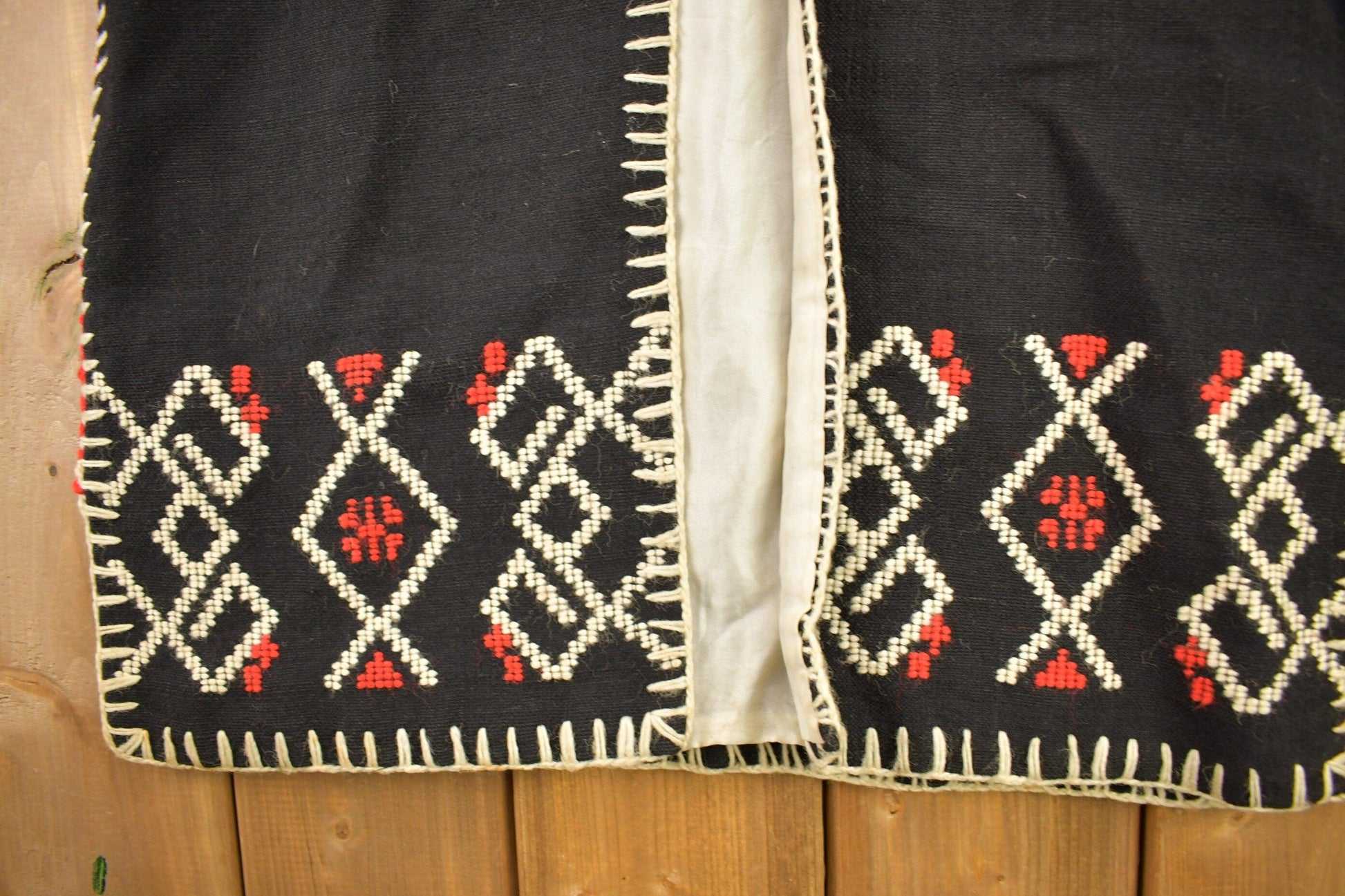 Other Clothing > Gender Neutral Adult Clothing > Hoodies & Sweatshirts > Sweatshirts Vintage 1940s Mexican Embroidered Souvenir Jacket Men's Large