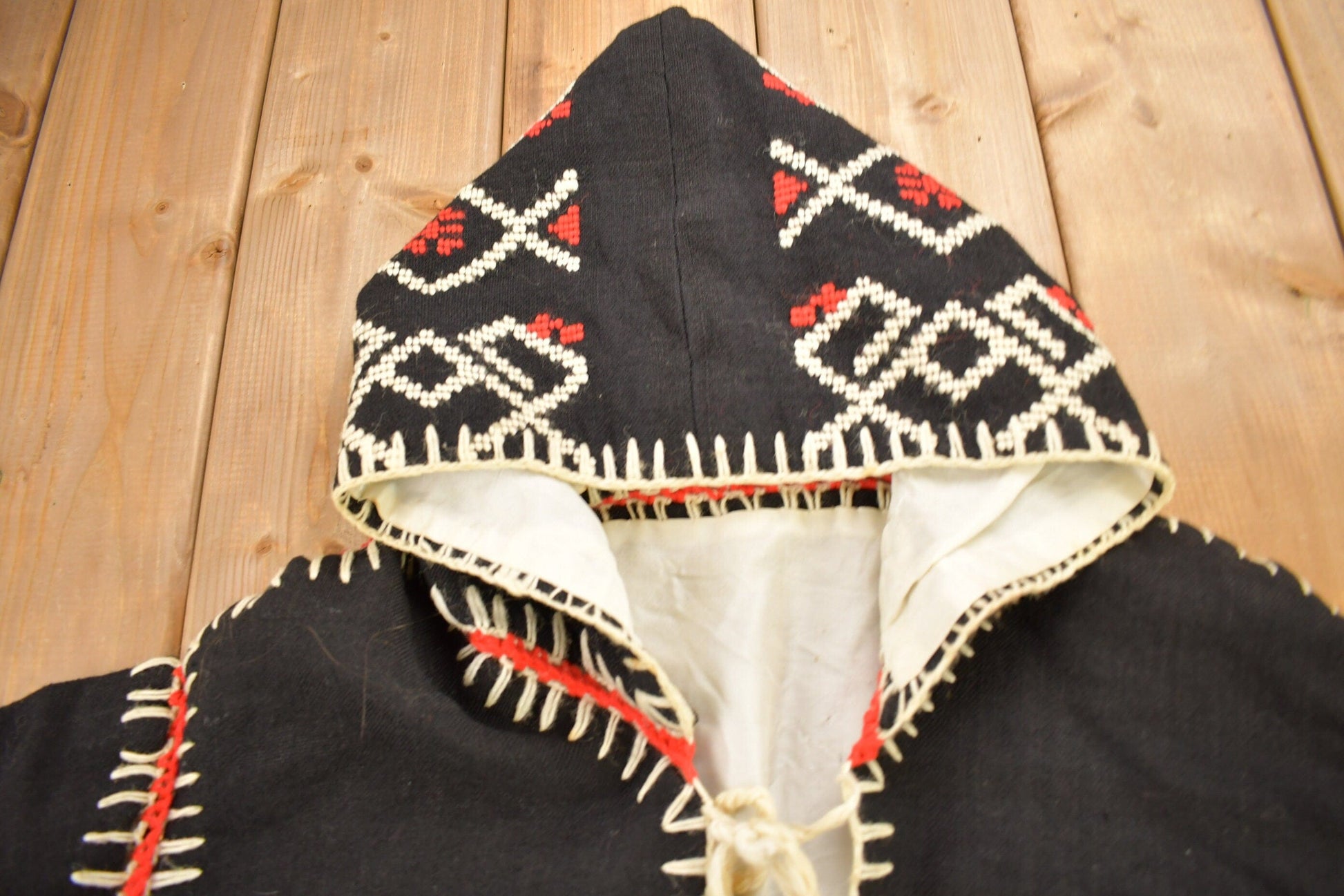 Other Clothing > Gender Neutral Adult Clothing > Hoodies & Sweatshirts > Sweatshirts Vintage 1940s Mexican Embroidered Souvenir Jacket Men's Large