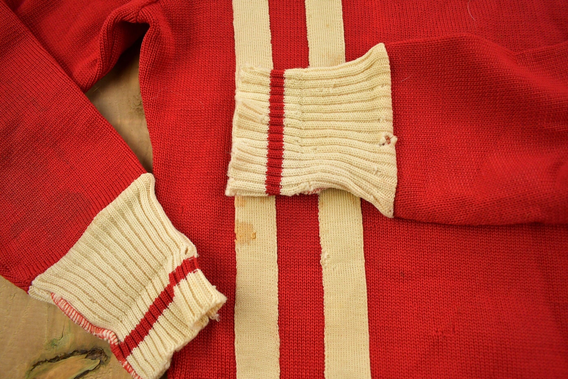 Other Clothing > Gender Neutral Adult Clothing > Hoodies & Sweatshirts > Sweatshirts Vintage 1960s Barry Collegiate Knitted Crewneck Sweater Men's Small