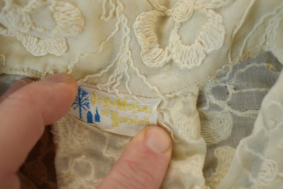 Other Clothing > Gender Neutral Adult Clothing > Hoodies & Sweatshirts > Sweatshirts Vintage 1960s Lace Floral Knit Abstract Pattern Crewneck Sweater Women's Small