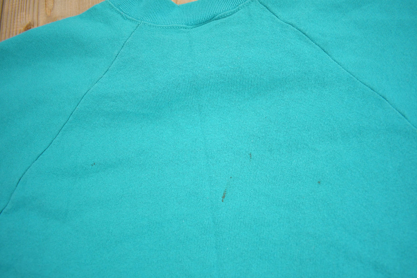 Other Clothing > Gender Neutral Adult Clothing > Hoodies & Sweatshirts > Sweatshirts Vintage 1980s Blank Turquoise Crewneck Sweatshirt Men's Large/ 80s Crewneck / Essential / Streetwear / 80s Blank / Raglan Sweater / Made In USA