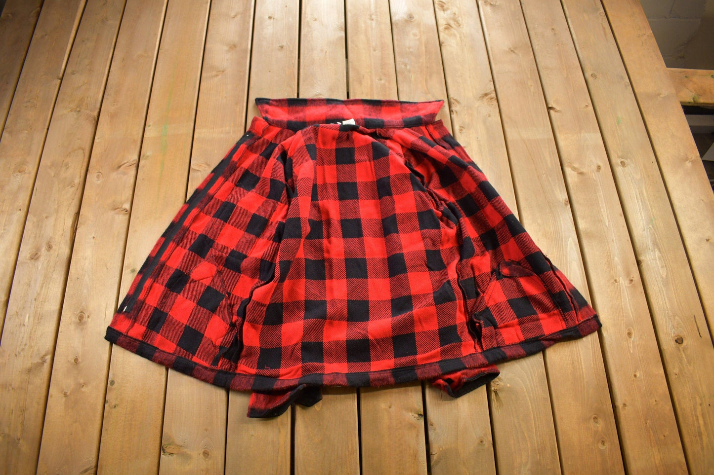 Other Clothing > Gender Neutral Adult Clothing > Hoodies & Sweatshirts > Sweatshirts Vintage 1980s Buffalo Plaid Wool Button Up Shirt Men's Medium