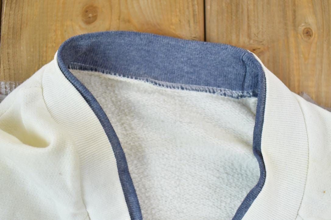 Other Clothing > Gender Neutral Adult Clothing > Hoodies & Sweatshirts > Sweatshirts Vintage 1980s Northern Frontier Canada Two Wolves Crewneck Sweatshirt Men's Small