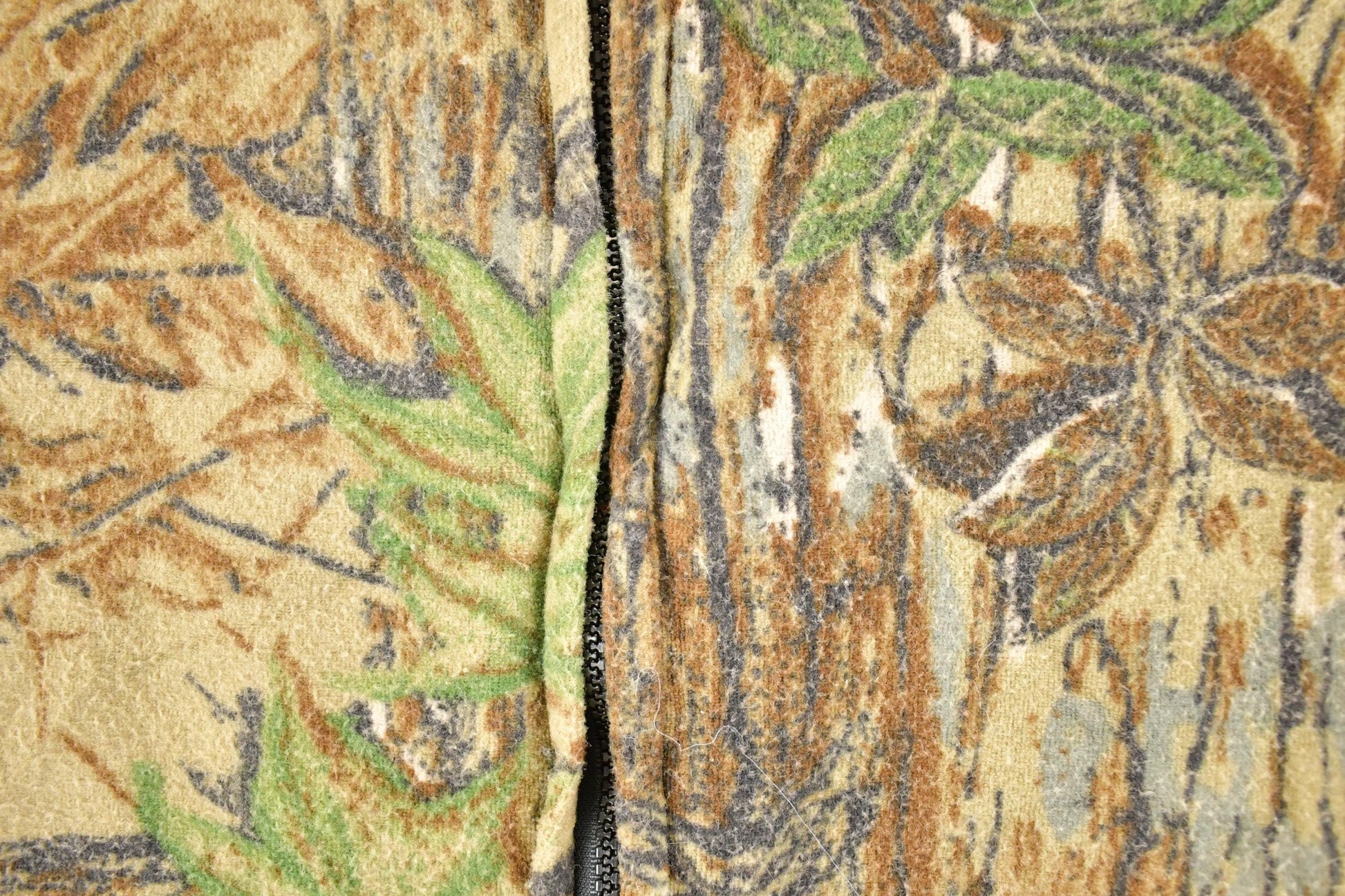 Other Clothing > Gender Neutral Adult Clothing > Hoodies & Sweatshirts > Sweatshirts Vintage 1980s Walls Realtree Camo Fleece Outdoorsman Full Zip Sweater Mens M