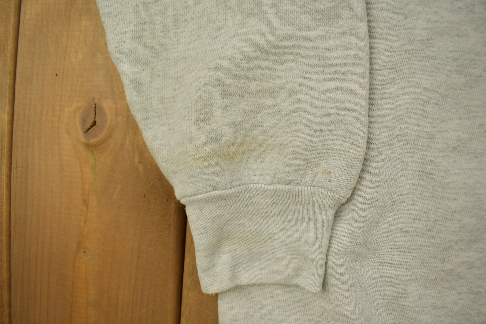 Other Clothing > Gender Neutral Adult Clothing > Hoodies & Sweatshirts > Sweatshirts Vintage 1980s Wolf Theme Graphic Raglan Crewneck Men's XL