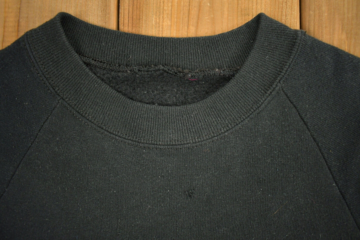 Other Clothing > Gender Neutral Adult Clothing > Hoodies & Sweatshirts > Sweatshirts Vintage 1980s Wolf Themed Crewneck Sweatshirt Men's Small