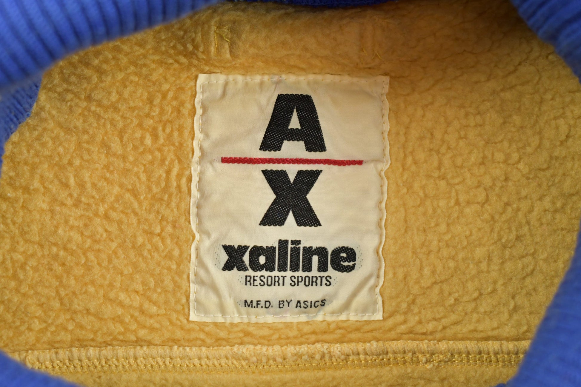 Other Clothing > Gender Neutral Adult Clothing > Hoodies & Sweatshirts > Sweatshirts Vintage 1980s Xaline Polar Bear Fish Theme Turtleneck Men's Large