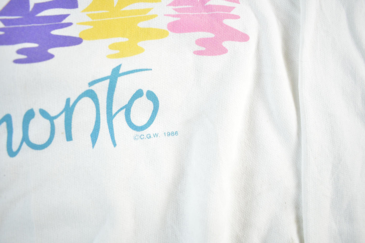 Other Clothing > Gender Neutral Adult Clothing > Hoodies & Sweatshirts > Sweatshirts Vintage 1986 Toronto Theme Crewneck Sweatshirt Men's L