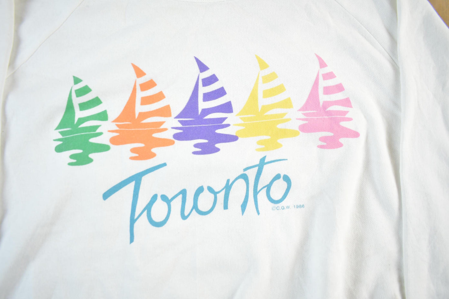 Other Clothing > Gender Neutral Adult Clothing > Hoodies & Sweatshirts > Sweatshirts Vintage 1986 Toronto Theme Crewneck Sweatshirt Men's L