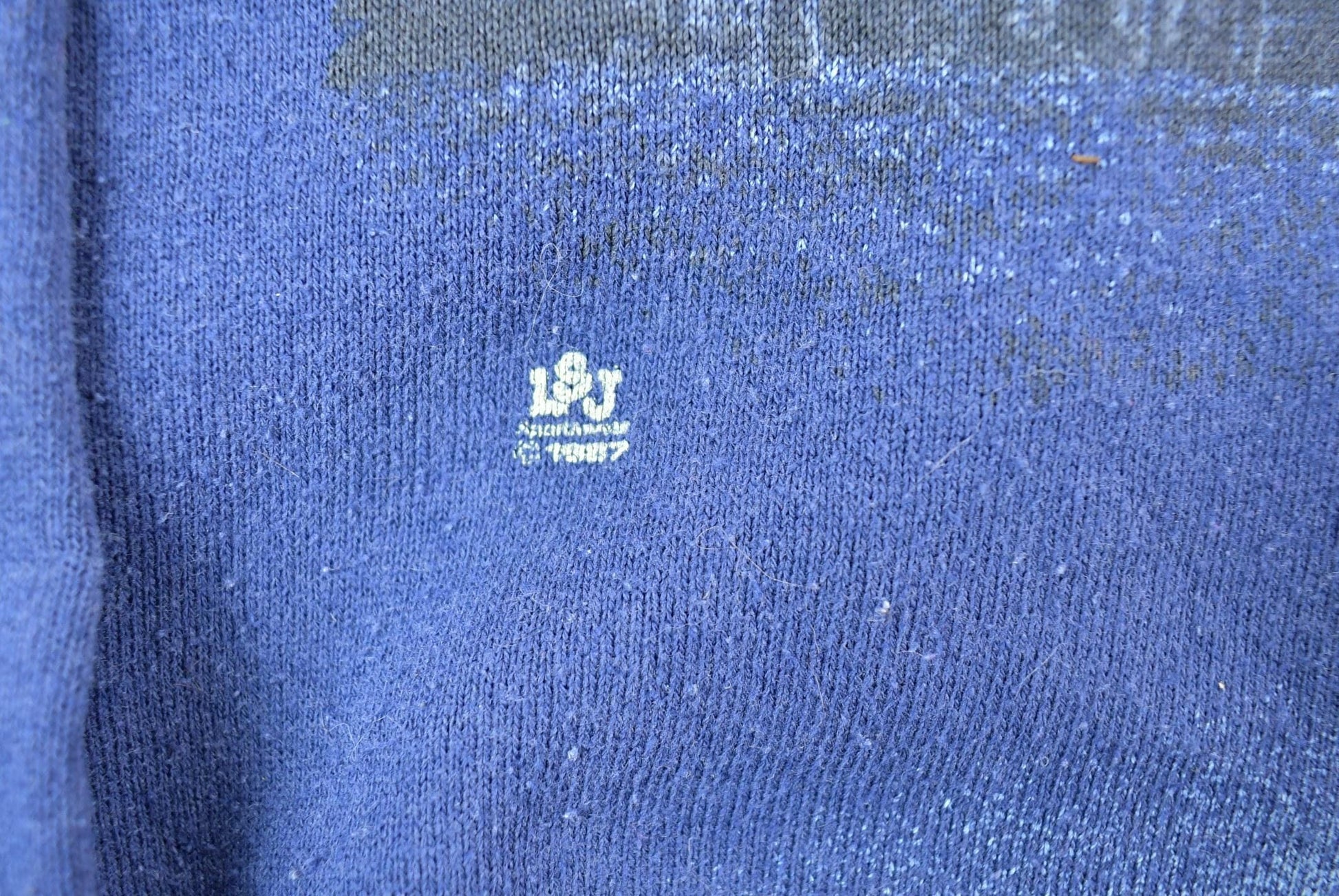 Other Clothing > Gender Neutral Adult Clothing > Hoodies & Sweatshirts > Sweatshirts Vintage 1987 White Tail Deer Moon Logo Jerzeez Crewneck Men's 2XL