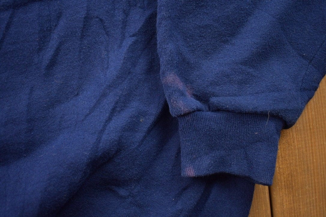 Other Clothing > Gender Neutral Adult Clothing > Hoodies & Sweatshirts > Sweatshirts Vintage 1990s Blank Navy Blue Crewneck Sweatshirt Men's Medium