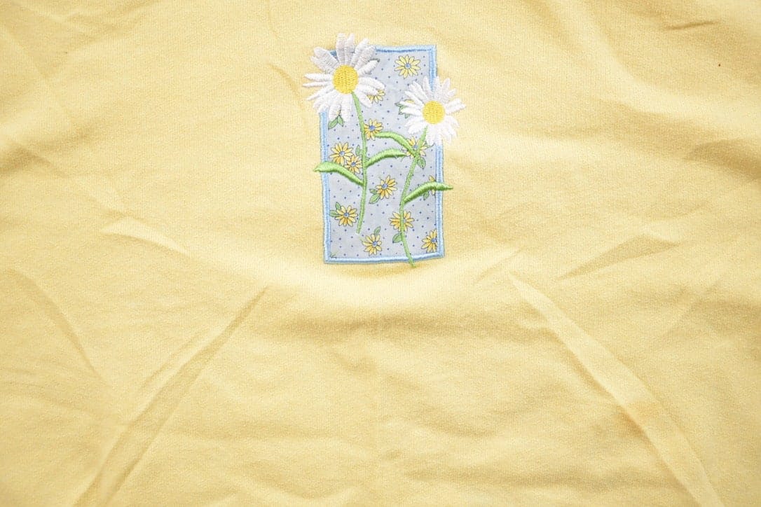 Other Clothing > Gender Neutral Adult Clothing > Hoodies & Sweatshirts > Sweatshirts Vintage 1990s Floral Crewneck Sweater Men's Large